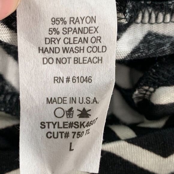 Vanity sz Junior Large Skirt Maxi Pull on Style Black White Chevron New NWT - Picture 7 of 7
